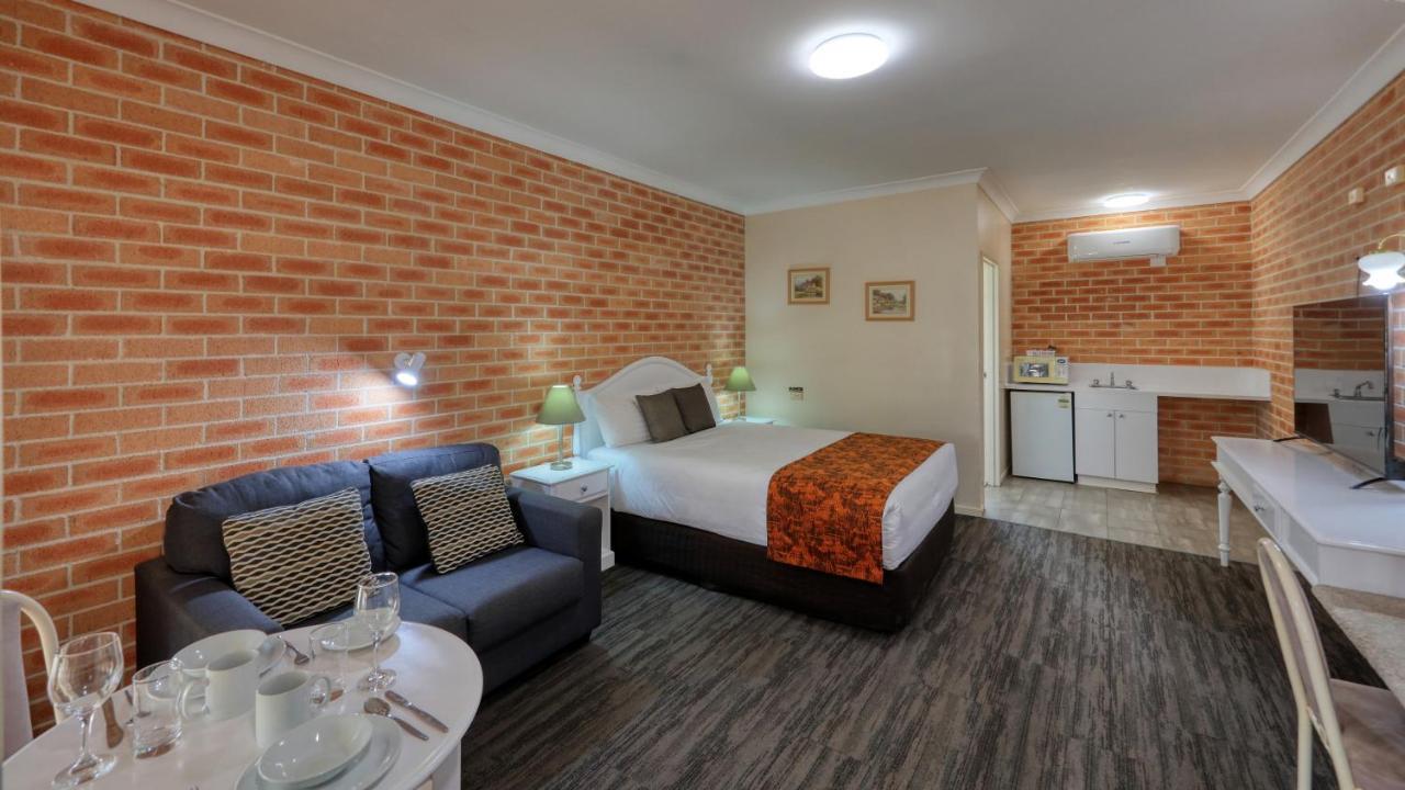 Country Gardens Motor Cowra
