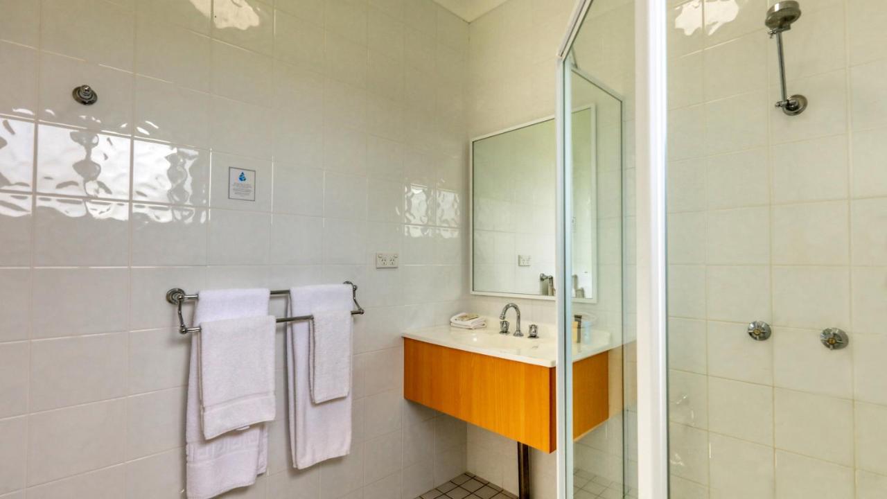 Country Gardens Motor 4*
