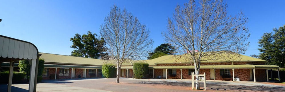 Country Gardens Motor 4*